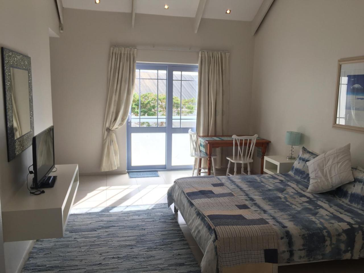 Perfect 10 - 10 To 13 Sleeper Luxury Holiday Home Breakage Deposit Of R2500 Per Weekend Lease Langebaan Buitenkant foto