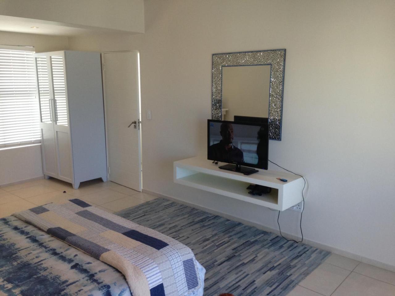 Perfect 10 - 10 To 13 Sleeper Luxury Holiday Home Breakage Deposit Of R2500 Per Weekend Lease Langebaan Buitenkant foto